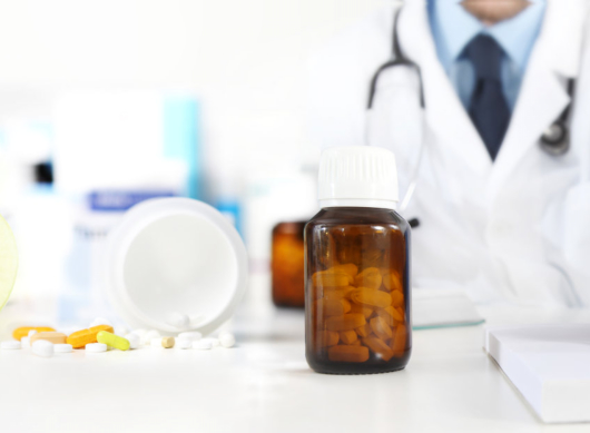 Nutritionist doctor writes the medical prescription